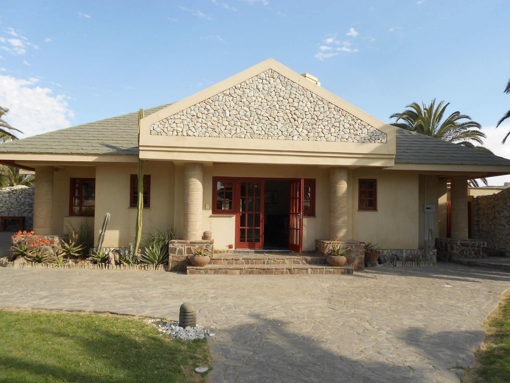 Roessmund Lodge Swakopmund Buitenkant foto